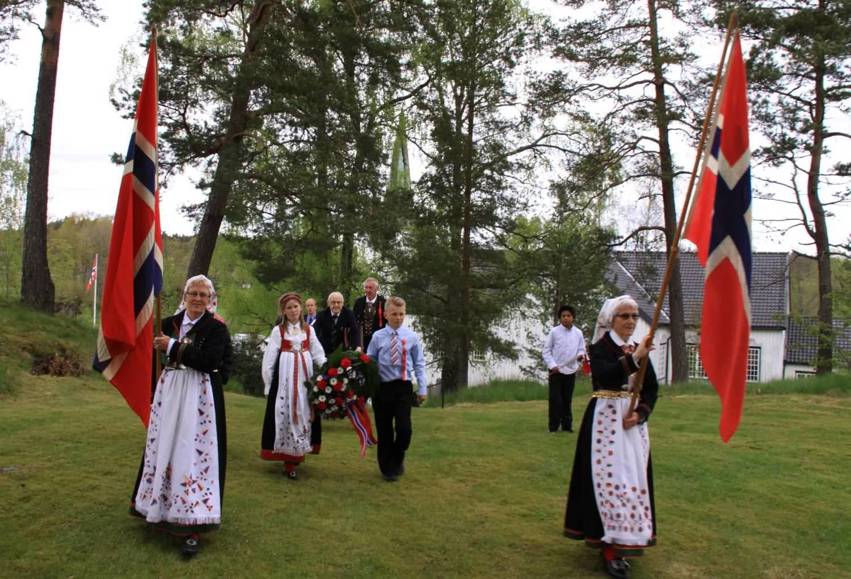 Kransenedleggelse-krigsminnesmerke på Kirkehaugen